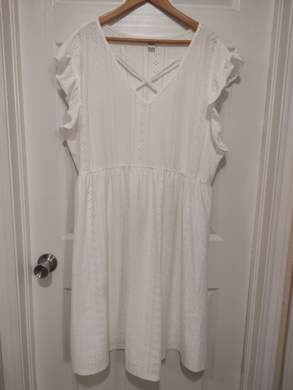 Women's White Eyelet V‑Neck Casual Dress with Ruffle Sleeves